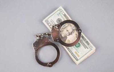 В Фастове полицейский обещал закрыть дело за 5 тысяч долларов