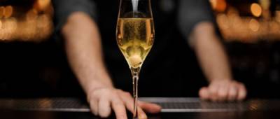 В РФ разрешили называть «шампанским» только российские напитки. Импортные станут «игристыми винами»