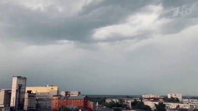 В Екатеринбурге из-за сильного ливня затопило улицы