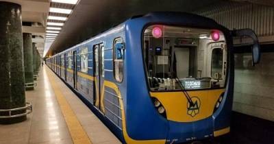 Сегодня в Киеве транспорт и метро будут работать на час дольше