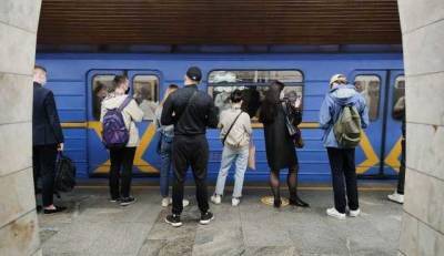 В Киеве в ночь на 4 июля наземный транспорт и метро будут работать на час дольше
