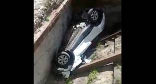Видео с места падения машины в Кабардино-Балкарии появились в Сети