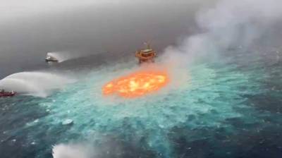 Пожар на подводном нефтяном трубопроводе в Мексиканском заливе: впечатляющие кадры