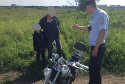 Полицейские устроили погоню за пьяным мотоциклистом с ребенком в Рязани