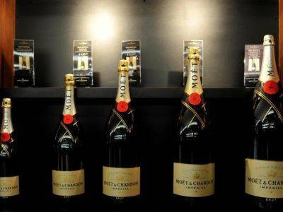 Moet Hennessy приостановила поставку шампанского в Россию