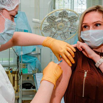 Почти 3 млн человек в Москве получили хотя бы одну дозу вакцины