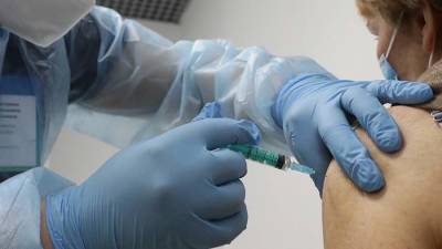 Вакцинацию от COVID-19 в Петербурге прошли более 945 тыс. человек