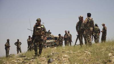 Таджикистан впустил более 300 отступивших после боев с талибами афганских военных