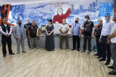 Байкеры из Санкт-Петербурга почтили память воинов-дагестанцев