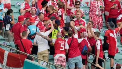 УЕФА расследует инцидент с изъятием стюардами радужного флага у датских фанатов