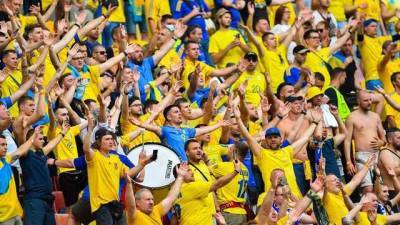"Червона рута" в Риме: как украинские болельщики поддерживают сборную