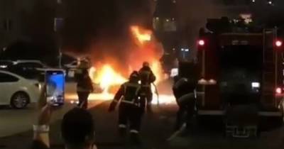 В Москве дотла сгорел Ferrari и попал на видео