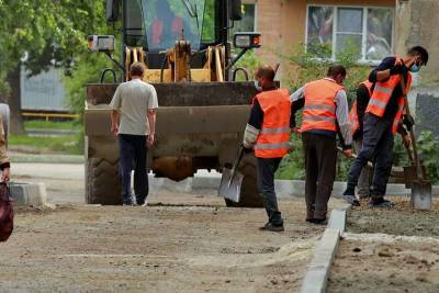 В Курске продолжают ремонтировать дворы в рамках социального проекта