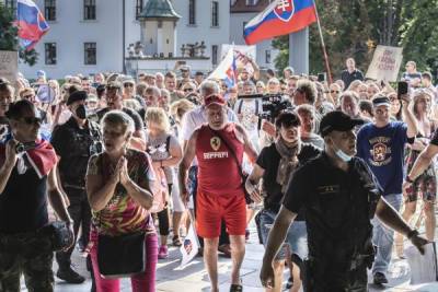 Полиция разогнала митинг антипрививочников в столице Словакии