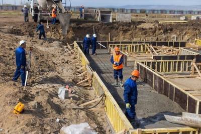 33 незаконных мигранта работали на стройке в Черновском районе Читы