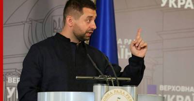 Лидера пропрезидентской фракции на Украине обвинили в "моральном уродстве"