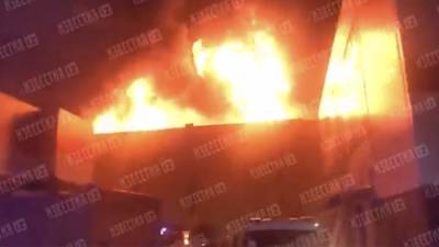 Площадь пожара на складе в Москве возросла до 2000 кв. м