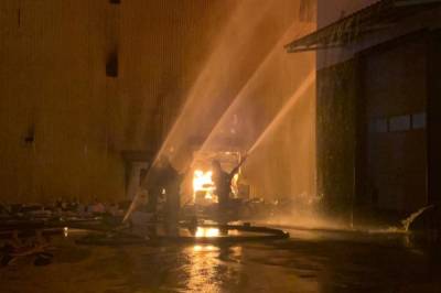 Пожар на складе на юго-востоке Москвы вырос до двух тысяч квадратных метров