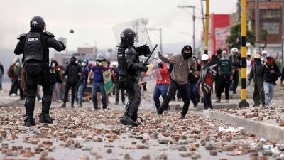 В столице Колумбии в ходе протестов пострадали шесть полицейских