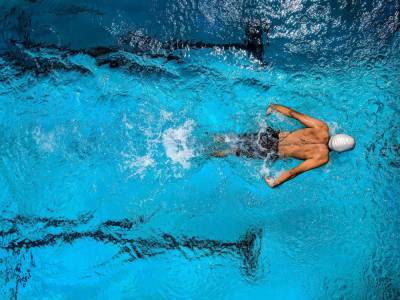 Российский пловец Рылов получил золотую медаль на Олимпиаде за 200-метровку на спине