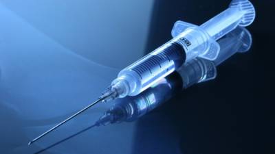 В Петербурге ввели обязательную вакцинацию для чиновников и сотрудников сферы услуг