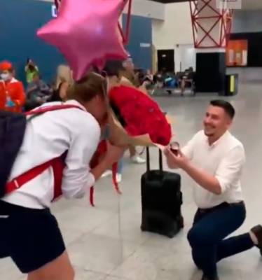 Олимпийской медалистке Логуновой сделали предложение руки и сердца прямо в аэропорту