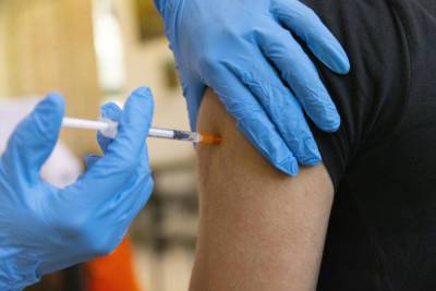 Третья доза вакцины: кому она положена и как ее получить?