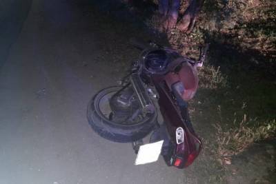Сотрудники ГИБДД выясняют, что случилось с мотоциклистом, попавшим в аварию в Тверской области