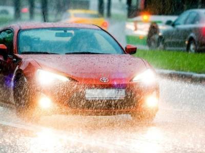 Москвичей предупредили о возможном росте аварий из-за дождей с грозой