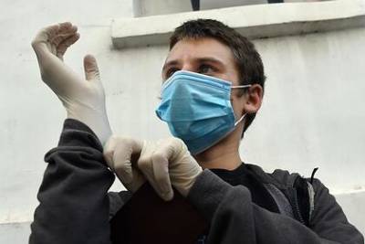 Вирусолог оценил решение Собянина отменить перчаточный режим в Москве