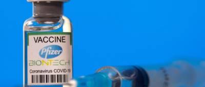 В Израиле начнут вакцинировать граждан третьей дозой Pfizer