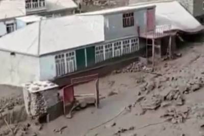 В Чародинском районе Дагестана селевой поток затопил дома граждан