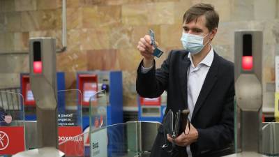 Пассажиров московского транспорта продолжат проверять на ношение масок