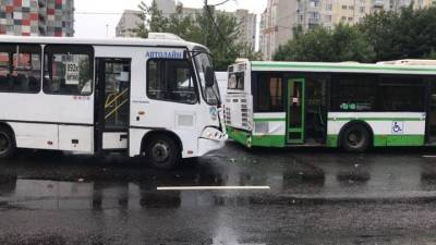 Два автобуса столкнулись на северо-западе Москвы