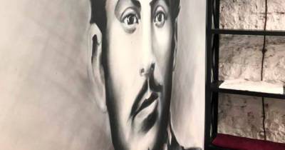 Правнук Сталина отреагировал на ситуацию вокруг портрета прадеда в барбершопе