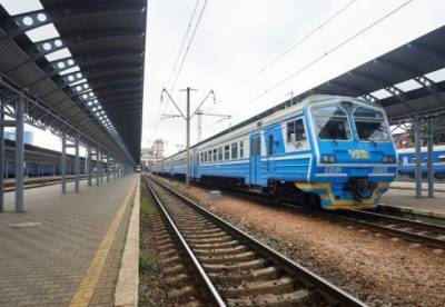"Укрзализныця" продолжила маршрут двух пригородных поездов из Киева