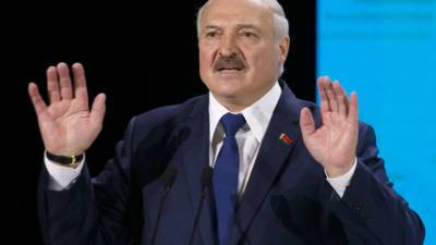 Лукашенко высказался о "печенюшках" Байдена для Тихановской