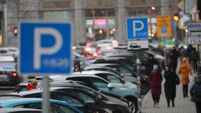 В Петербурге назвали улицы, где чаще всего нарушают правила парковки