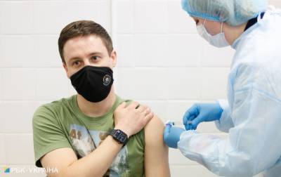 Украина готовится к вакцинации детей препаратом Pfizer: перечень условий