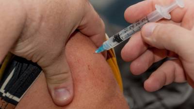 Размер пособия за осложнения после вакцинации от COVID-19 в России может быть увеличен