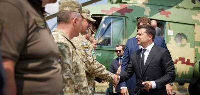 Зеленский прибыл с визитом на Донбасс и представил нового командующего ООС