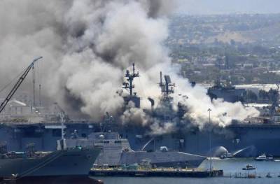 ВМС США обвинили матроса в поджоге, уничтожившем десантный корабль