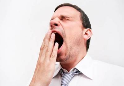 Ученые назвали неожиданные и опасные причины зевания, чихания и икоты