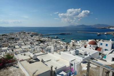 Полиция Греции усилит контроль за соблюдением антиковидных мер на курортах страны