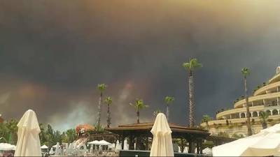 Туристы в Анталье вернутся в отели после эвакуации из-за пожаров