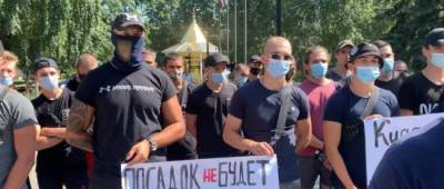 Нацкорпус провел акцию против городского головы на Луганщине: причина (фото)