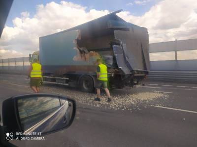 На Киевском шоссе произошли сразу две аварии с участием самосвалов