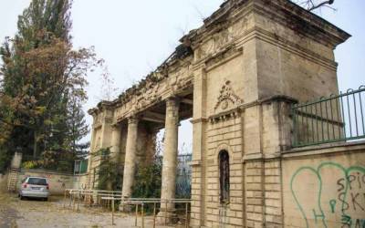 «Руины по рыночной стоимости»: в Кишиневе отдали американцам останки стадиона