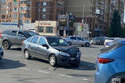В Казани при аварии двух легковых авто травмирован подросток