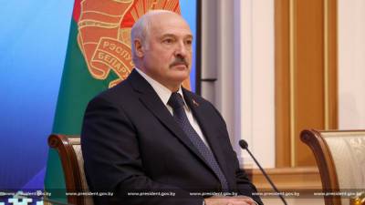 Лукашенко: журналисты и блогеры должны работать с разрешения идеологов